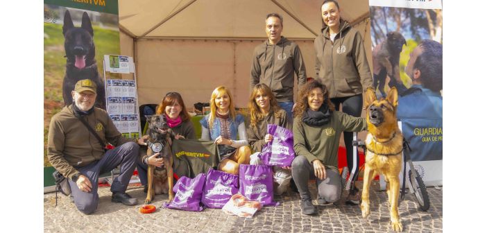 Actualidad perroton dona cientos de juguetes ecologicos 1